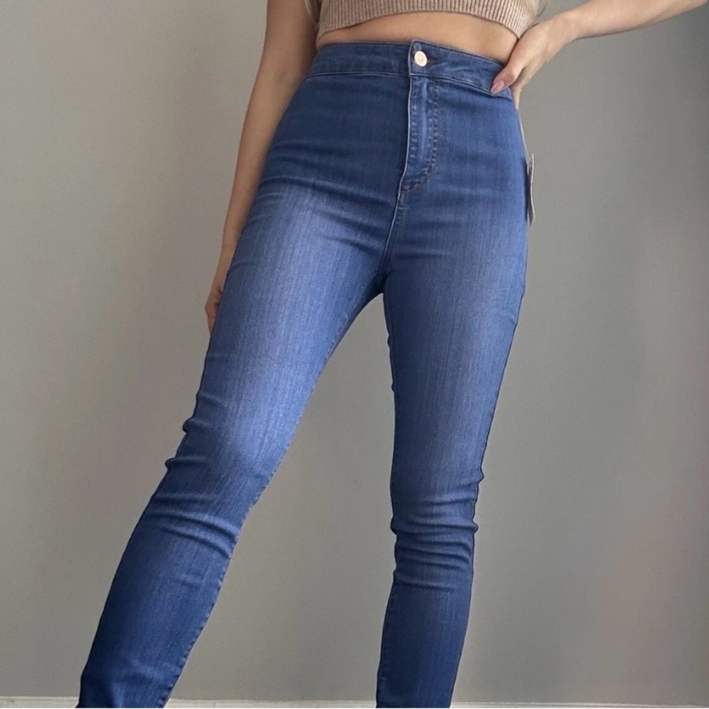 Guess Medium Wash High Rise Jegging / Skinny Jeans 27